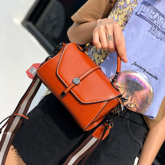Small Leather Bag Women's 2022 Fashion Handbag Shoulder Bag Ladies Cowhide Purse Messenger Crossbody Bag Simple and Versatile